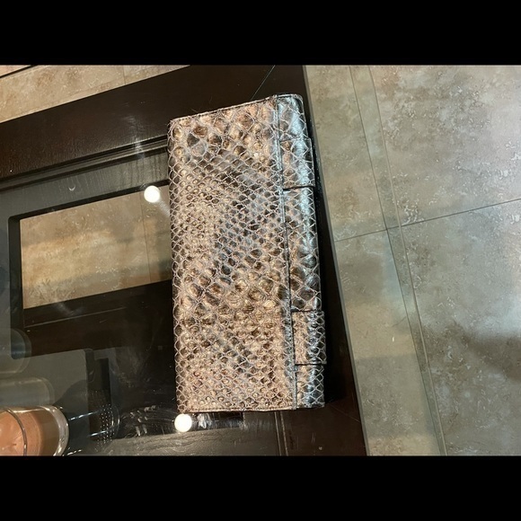 Elite Models Fashion Silver Crocodile Embossed Clutch - Picture 7 of 10